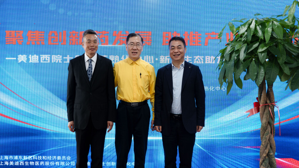 浇水合照(S)(1)_精灵看图.jpg 浇水合照(S)(1)_精灵看图.jpg